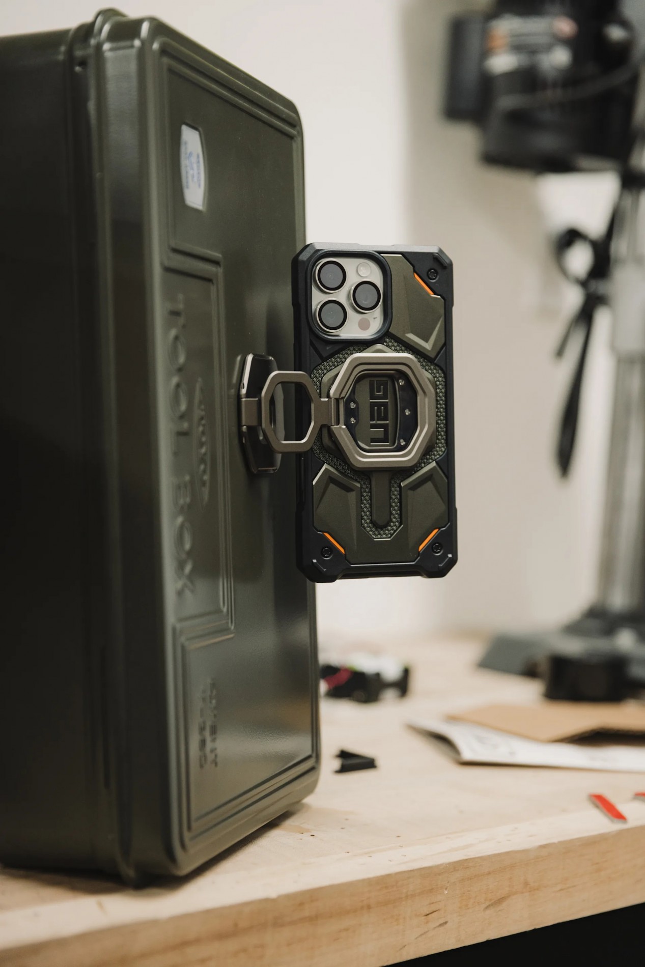 10_uag_monarch_mag2_dual_magnetic_ring_stand
