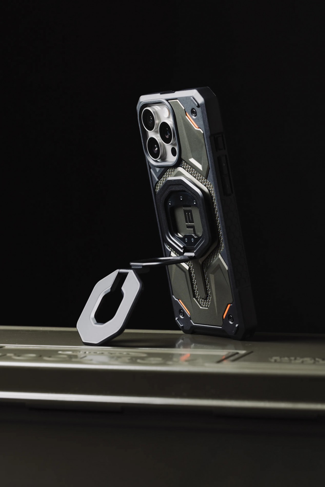 11_uag_monarch_mag2_dual_magnetic_ring_stand