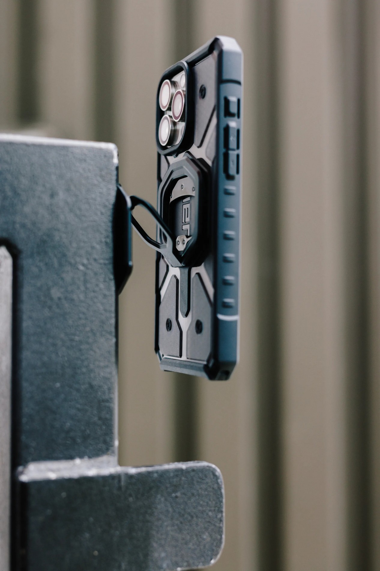 4_uag_monarch_mag2_dual_magnetic_ring_stand