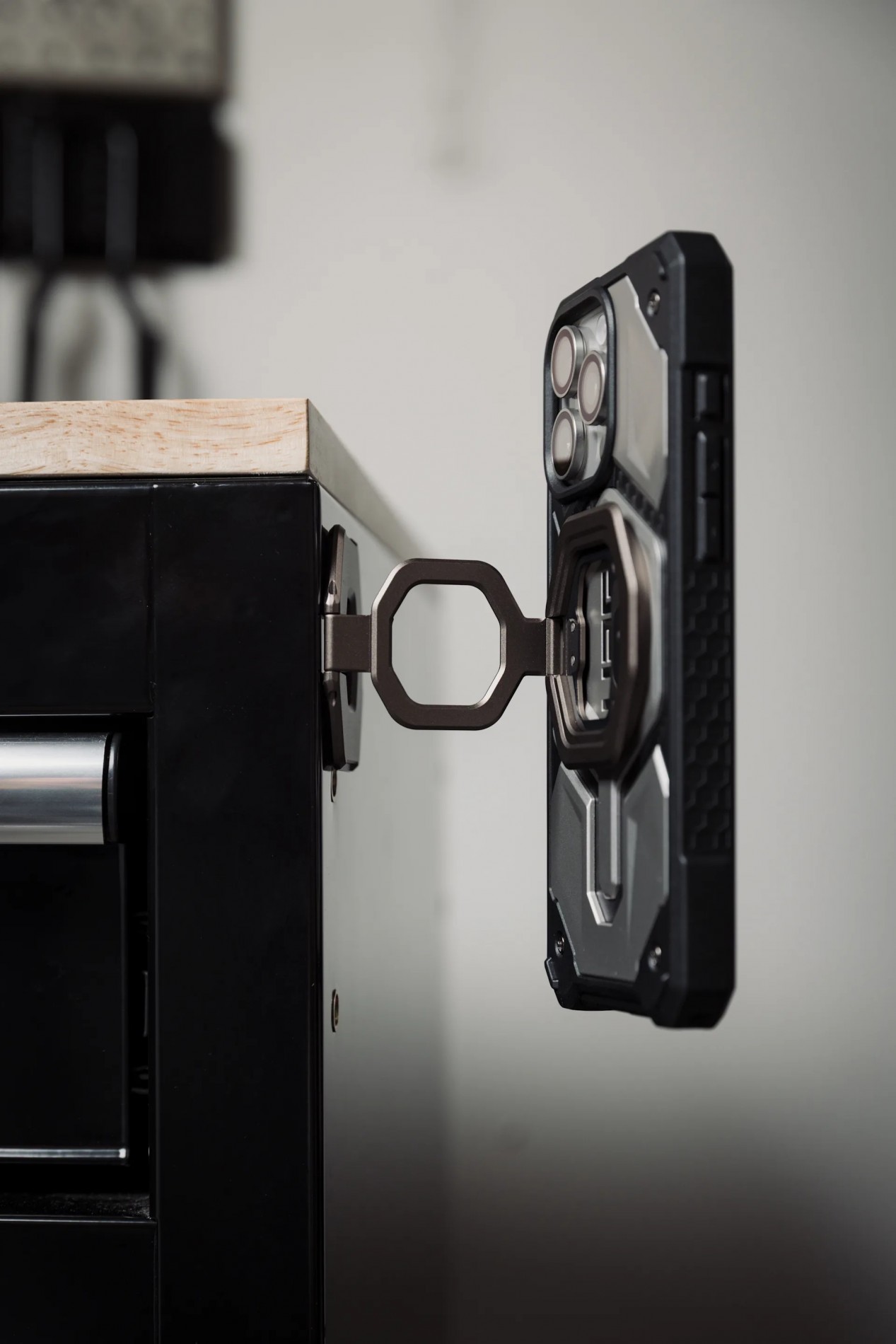 6_uag_monarch_mag2_dual_magnetic_ring_stand