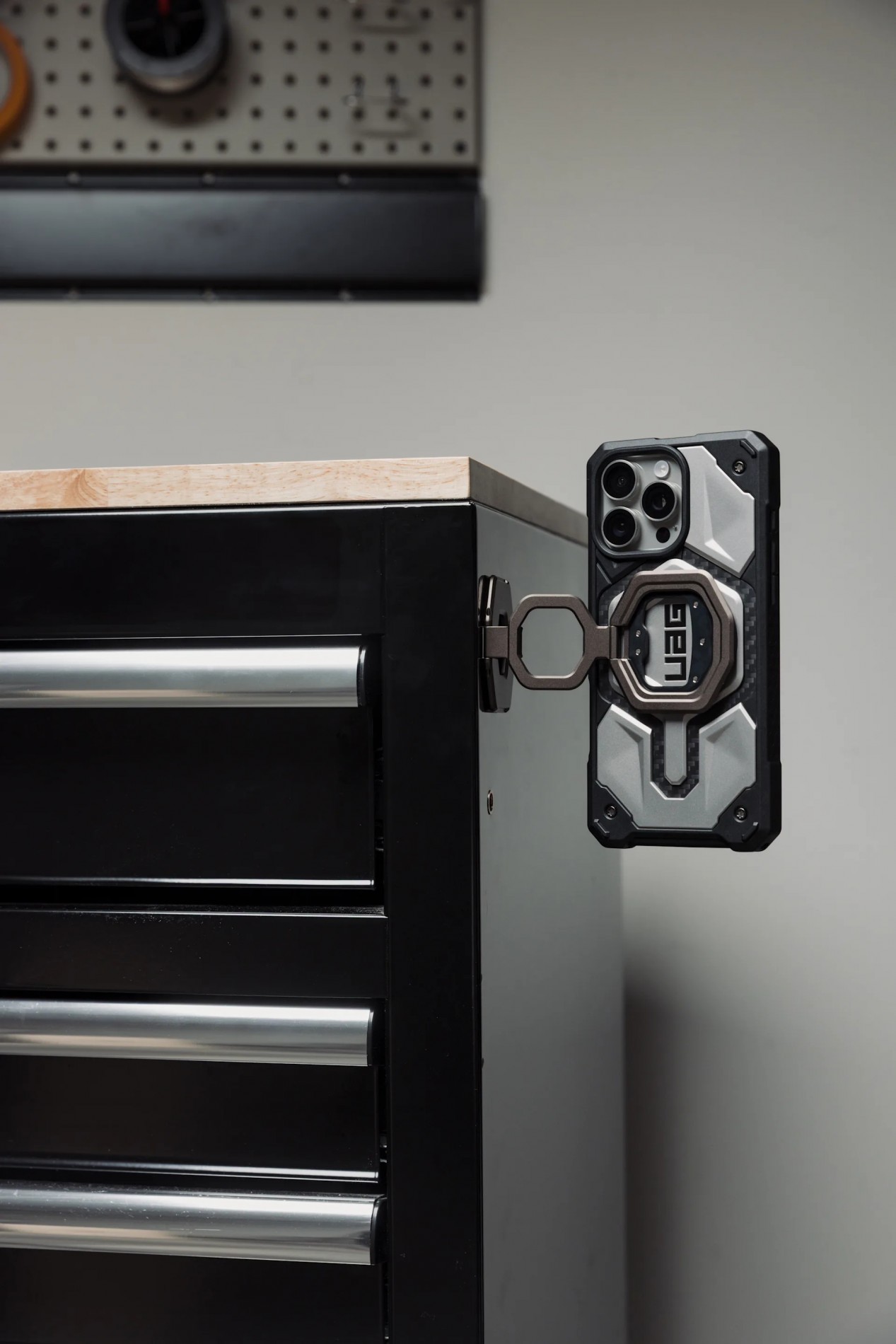 7_uag_monarch_mag2_dual_magnetic_ring_stand