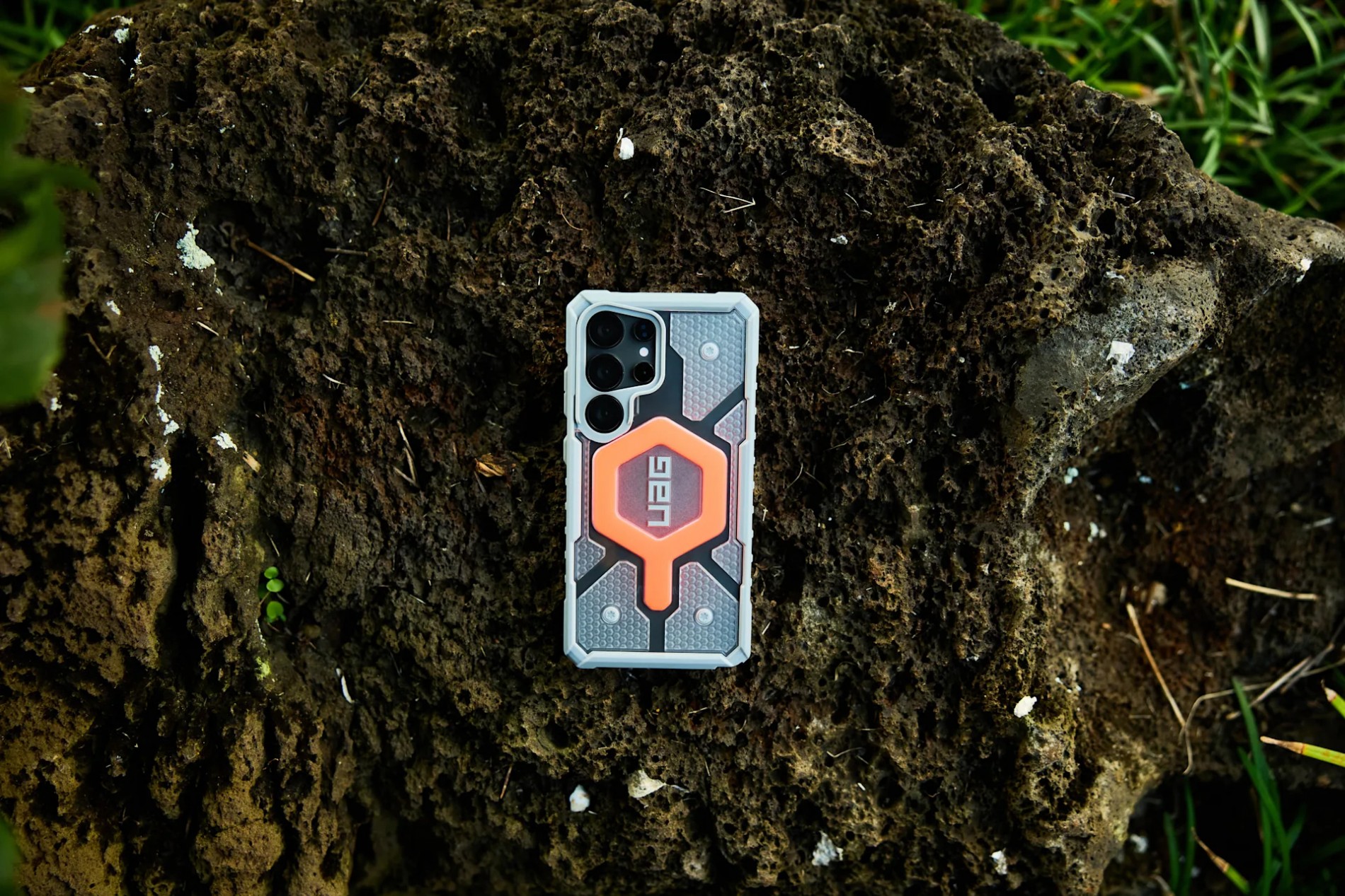 3_uag_pathfinder_clear_active_lava_samsung_s25_ultra