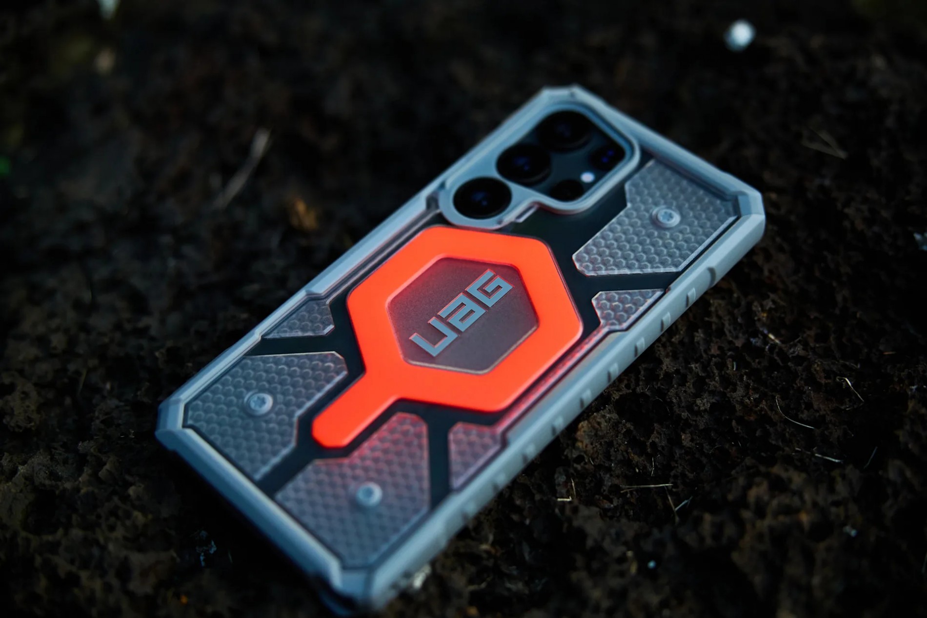 4_uag_pathfinder_clear_active_lava_samsung_s25_ultra
