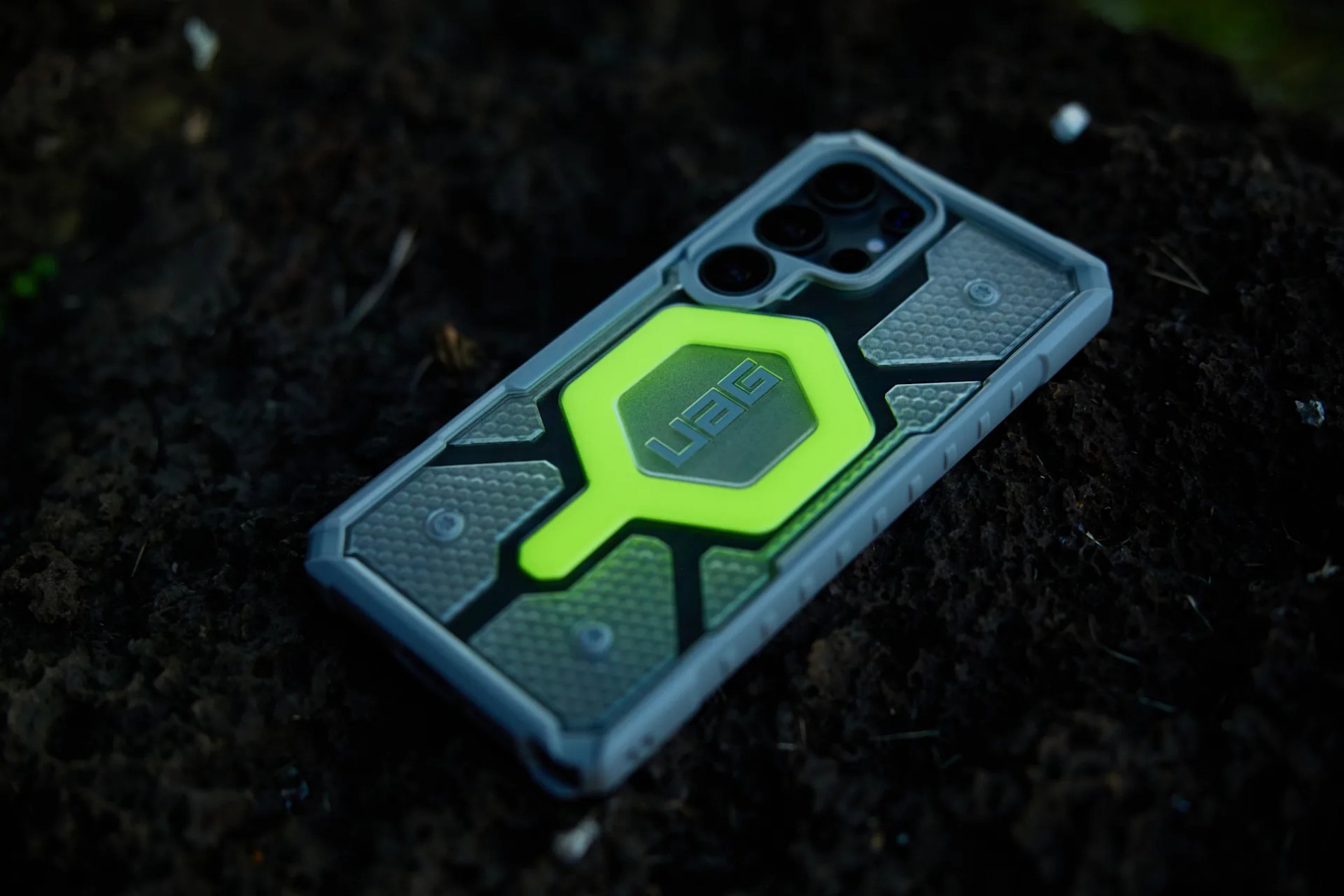 1_uag_pathfinder_clear_active_neon_samsung_s25_ultra