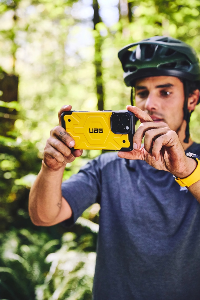 4_uag_pathfinder_iphone_16_pro_max_limited_edition