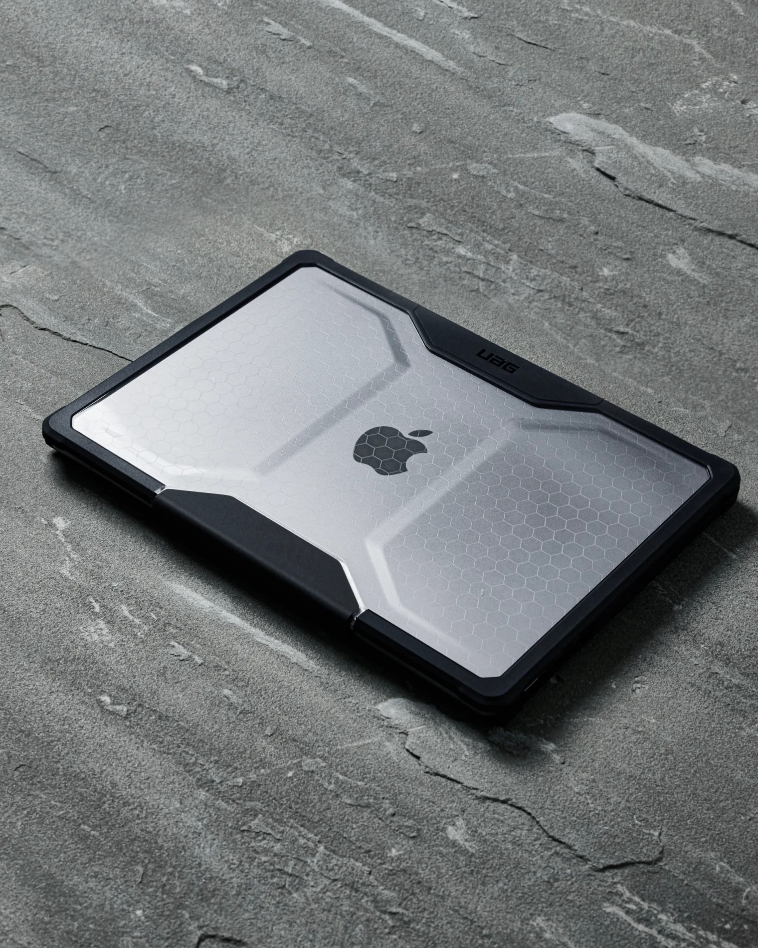 1_uag_plyo_macbook_air_13_m2_m3_2022_2024