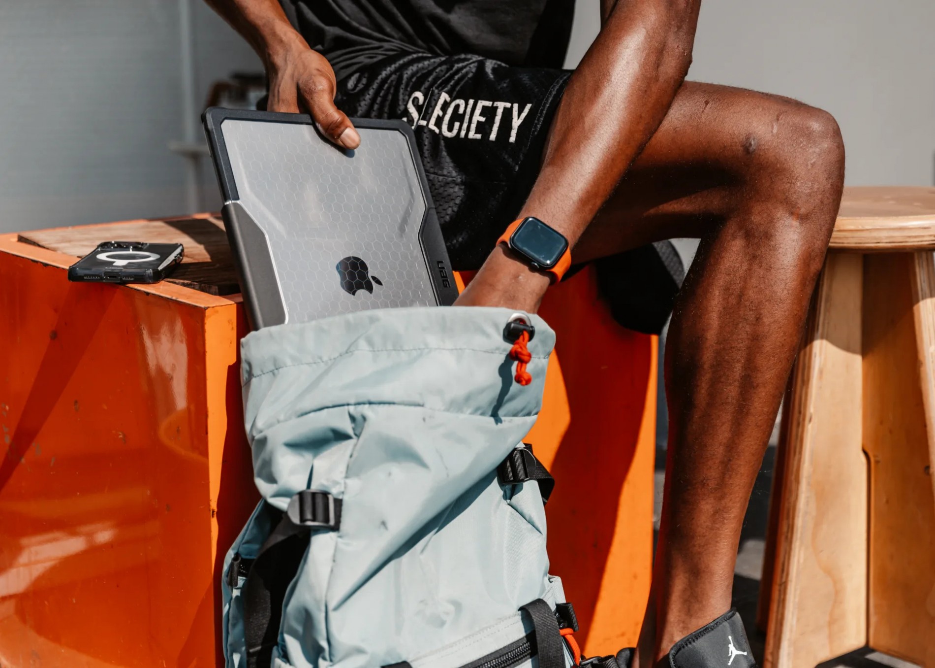 5_uag_plyo_macbook_air_13_m2_m3_2022_2024